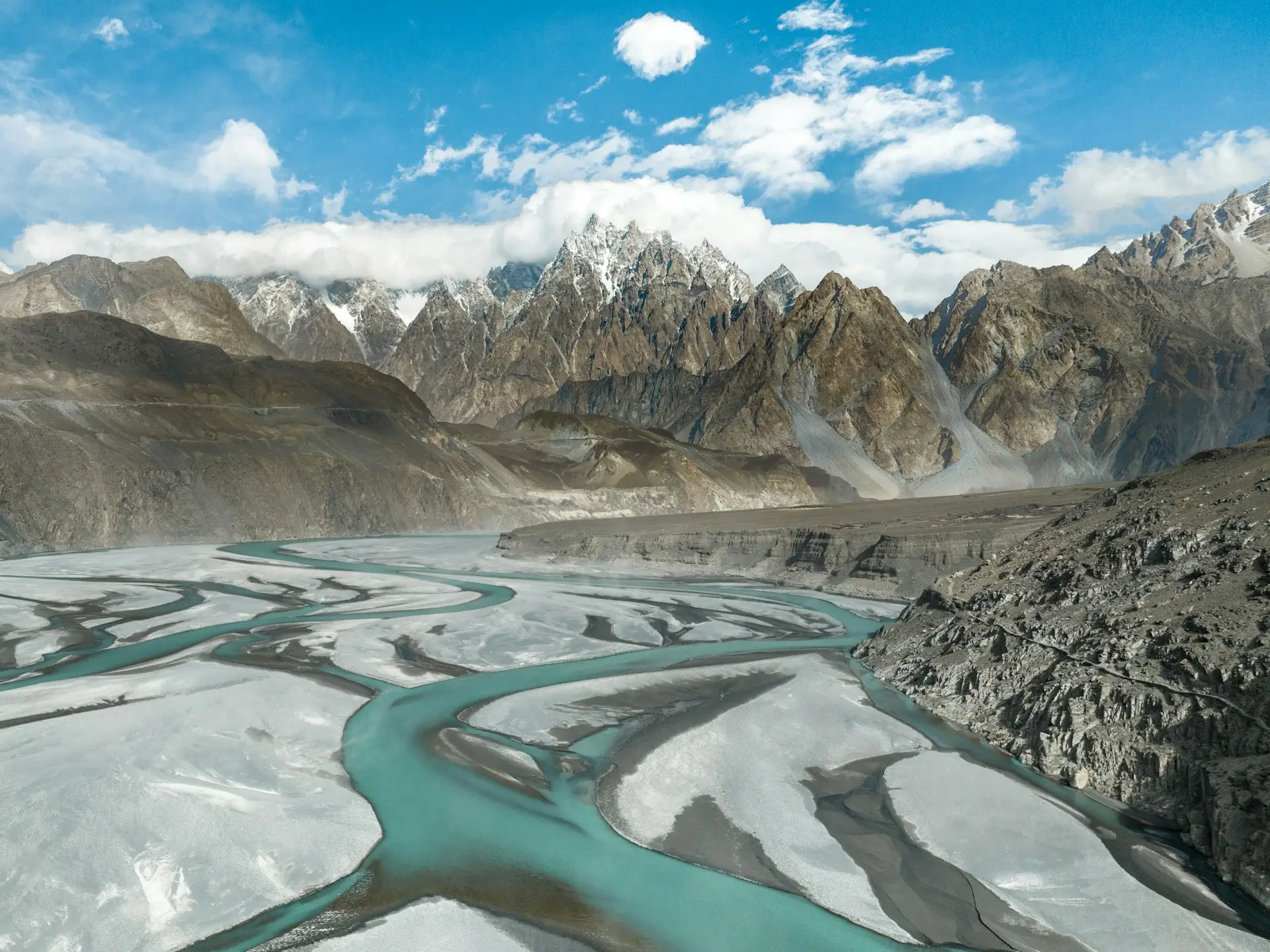 Passu Cones, Passu